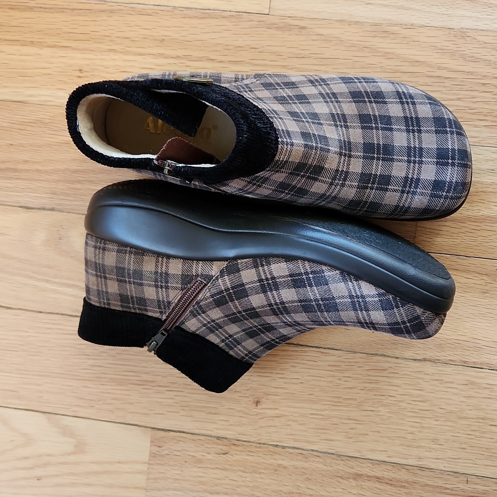 Alegria Sitka Ankle Boot - Picture 3 of 6